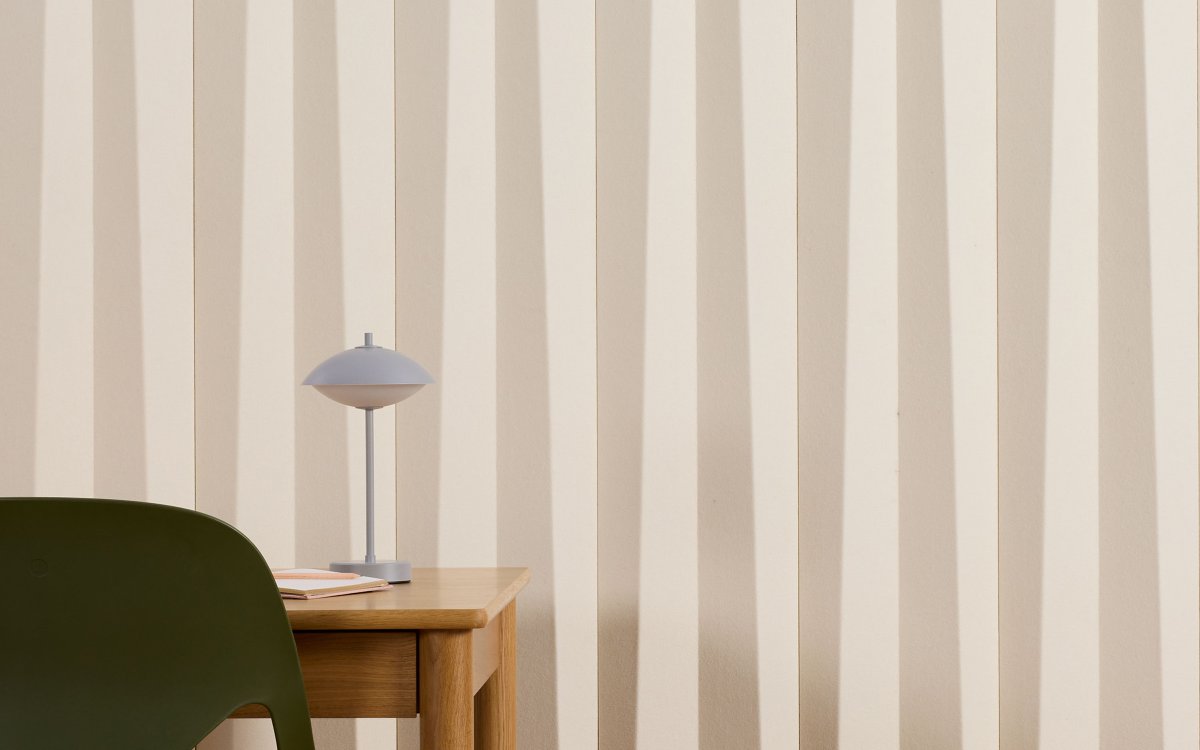 peak with desk and green chair