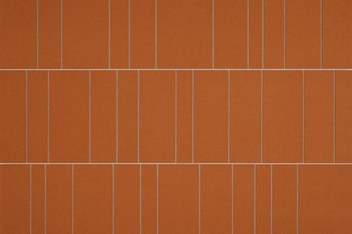 Gap in Kupfer with Travertine Substrate