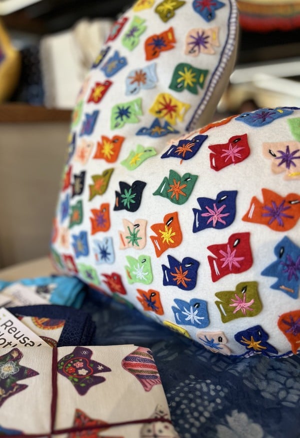 Felt crafts with bird shapes