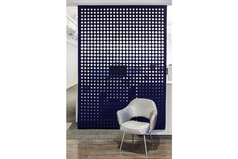 Dot Hanging Panel with chair